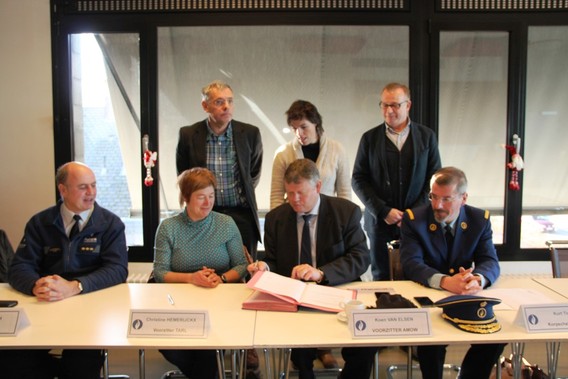Editriepajot_liedekerke_politie_amow_tarl_foto_jacky_delcour