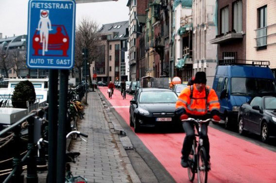 Editiepajot-jacky-delcour-fietsstraat-in-ninove-29012014