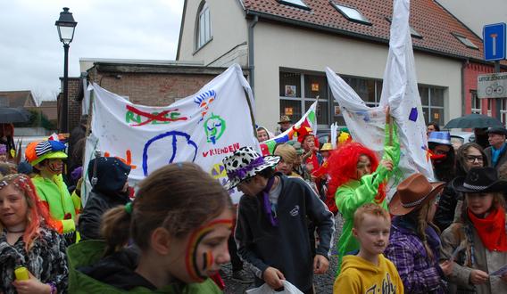 Karnavalwambeek2014spandoekpeace