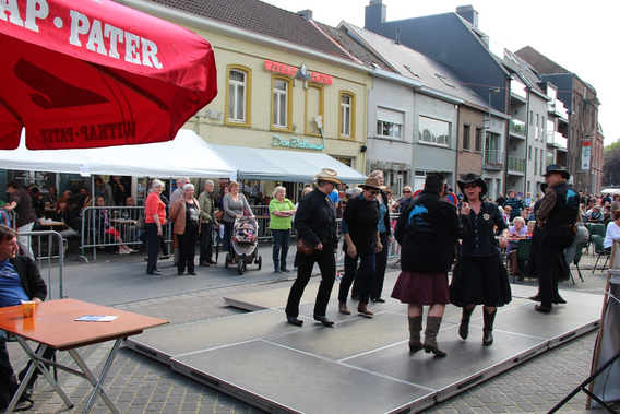 Editiepajot-braderie-1-mei3-02052014