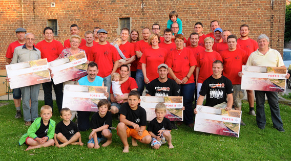 Beert_feestend_cheques_14_