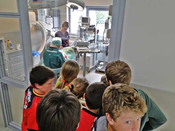 De_bron_op_bezoek_in_de_dierenkliniek_veterinair_kwadrant___2_