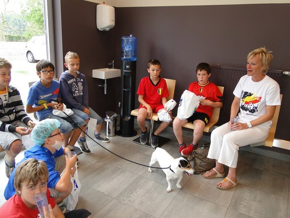 De_bron_op_bezoek_in_de_dierenkliniek_veterinair_kwadrant___8_