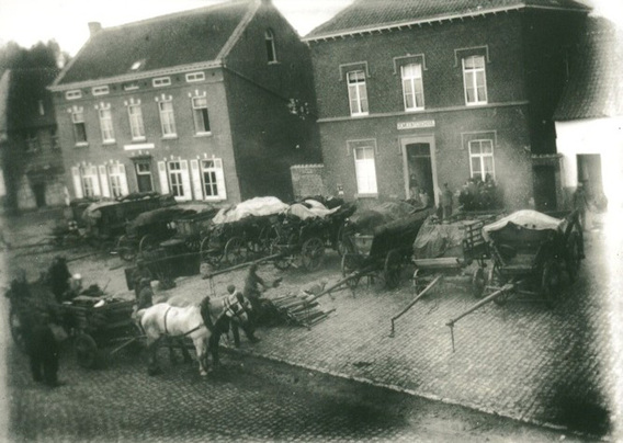 Editiepajot-ingezonden-engelse-en-belgische-soldaten-op-gemeenteplein-21082014
