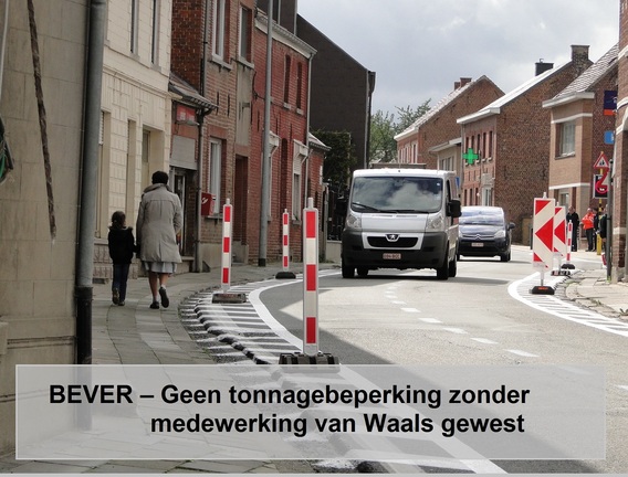 Verkeerslichten_en_wegversmalling_bever__1_