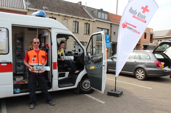 Editiepajot_jacky_delcour_2015-04-25__jaarlijkse_stickeractie__1_a_affligem_boerenmarkt