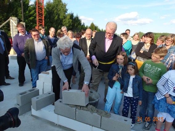 Eerste_steen_school_akrenbos_2015__13_