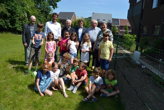 Editiepajot_emile_devogeleer_aanleggen_tuintje_in_gemeente_school_dworp_11062015