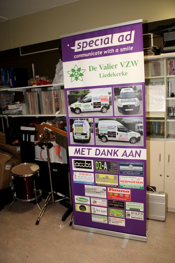 2015-09-23_bestelwagen_overhandigd_aan_de_valier__18_a