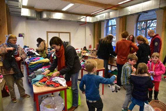 Editiepajot_jimmy_godaert_freinetschool_de_klaproos_geeft_gratis_spullen_weg_in_winkel_en_kast