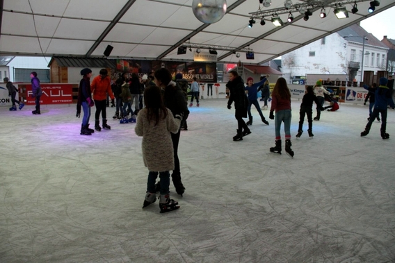 2015-12-11_ninove_on_ice_van_start