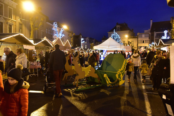 Editiepajot_jimmy_godaert_sfeervolle_kerstmarkt_lokte_massa__volk