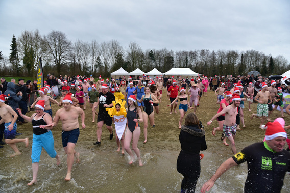 Editiepajot_jimmy_godaert_eerste_nieuwjaarsduik_een_schot_in_de_roos