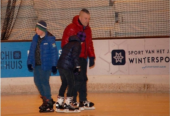2016-02-12_men_on_ice_in_