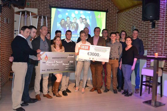 Editiepajot_jimmy_godaert_hope_for_children_ontvangt_schenking_van_4000_euro