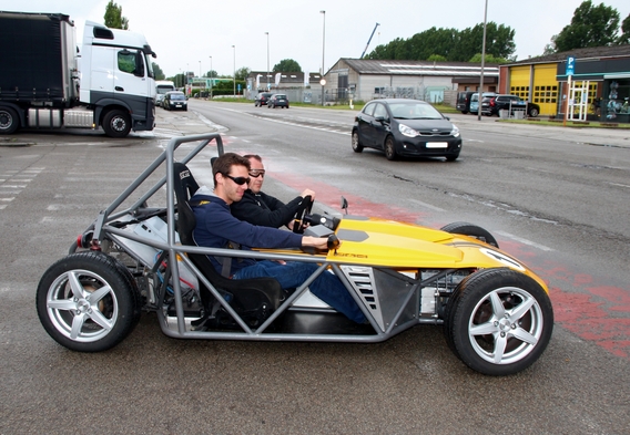 2016-06-13_elektrische_straatwaardige_sportwagen___23_a