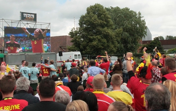 2016-06-19_de_wedstrijd_op_groot_scherm__7_a