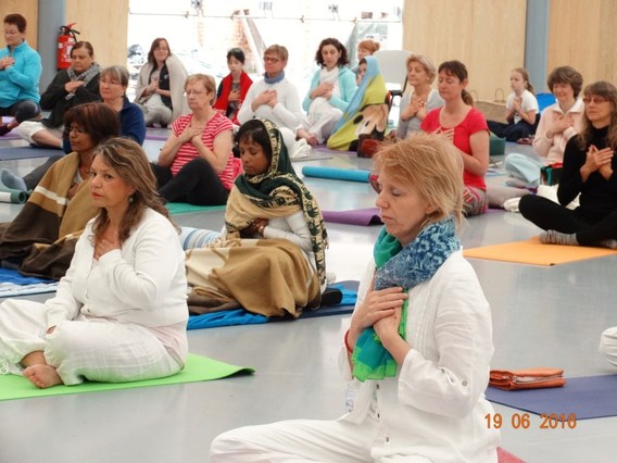 Internationale_yogadag_edingen_2016__2_