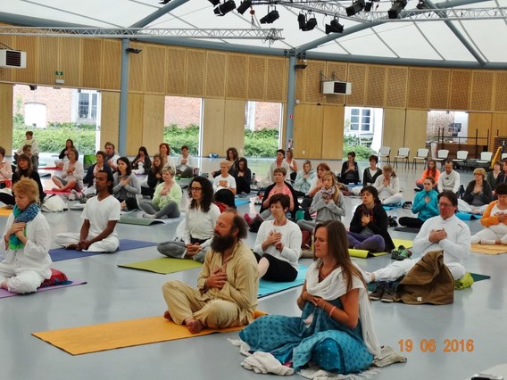 Internationale_yogadag_edingen_2016__3_