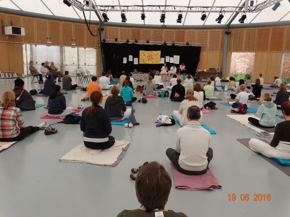 Internationale_yogadag_edingen_2016__5_