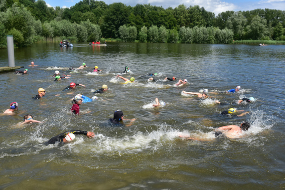 Editiepajot_jimmy_godaert_zwemclub_nautilus_organiseerde_open_waterwerstrijd