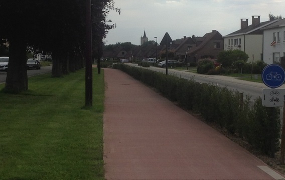 Brusselstraat_kassei_richting_kerk_misschien_nu_knip