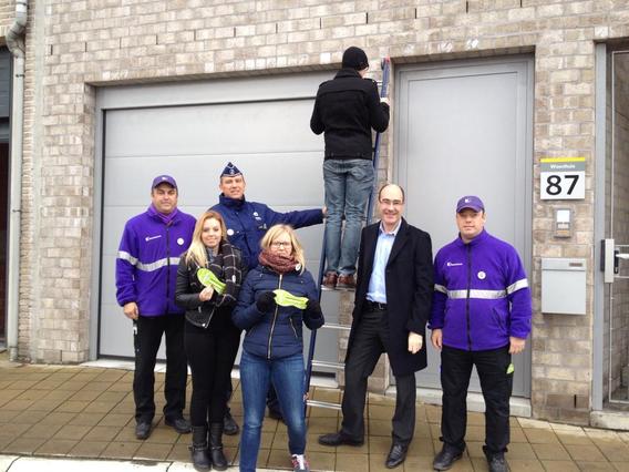 Schepen_jan_de_backer_met_enkele_gemeenschapswachten