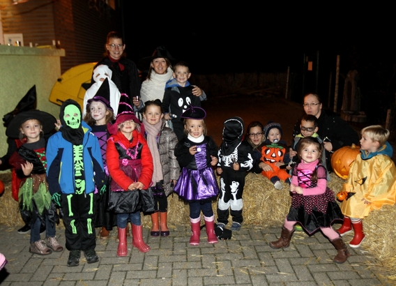 Halloweentocht_van_kleuterschool_dol-fijn