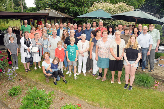 Huiz_buurtfeest_over_de_brug