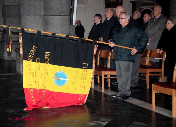 2017-11-11_herdenkt_traditiegetrouw_zijn_gesneuvelden___2_a