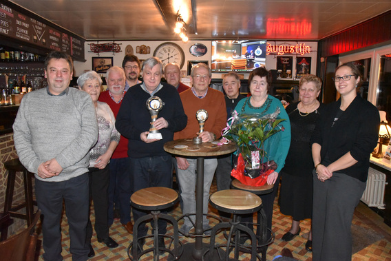 890dwbxxw50-manillersclub-zonder-is-er-onder-viert-kampioenen