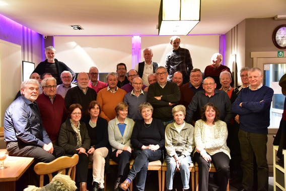 890dwb03w5-hangersraad-vierde-kampioenen