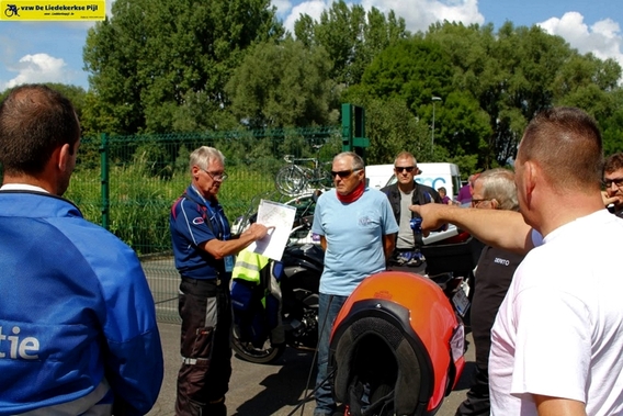 2018-02-04_briefing_motards_door_john