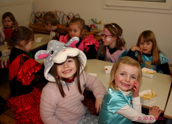 Kleuterschool_dol-fijn_viert_carnaval__30_ab