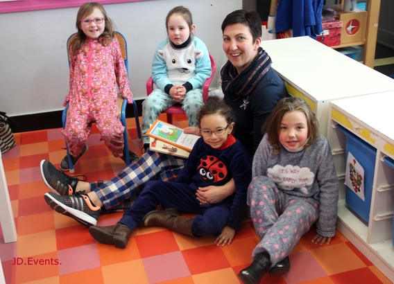 2018-03-09_iedereen_mocht_namelijk__pyjama_naar_school__4_ab