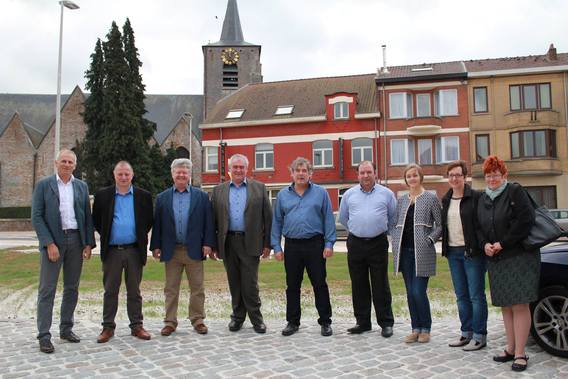 Ploeg_lvb_-_lijst_van_de_burger_pepingen_-_greta_cochez_uiterst_rechts