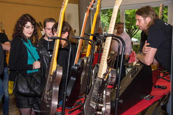Guitarshow1