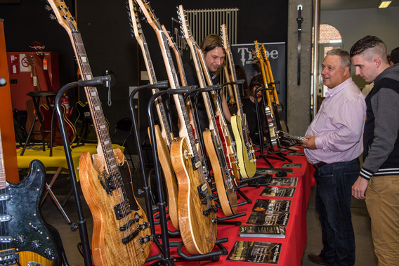 Guitarshow2