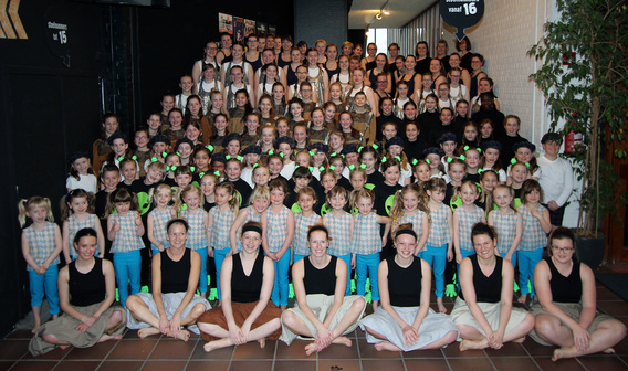 Ternat_dansgroep_helicon_on_stage_