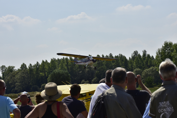 890dwkijk2w33opendeurweekend-vlaams-zweefvliegcentrum-phoenix-lokte-een-massa-volk