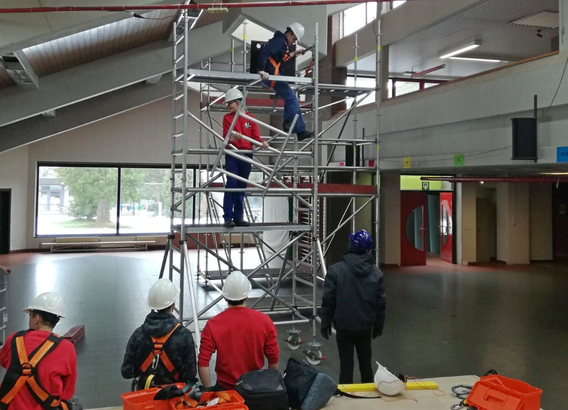 Go__atheneum_liedekerke_leert_de_leerlingen_veilig_werken_op_hoogte__2_a