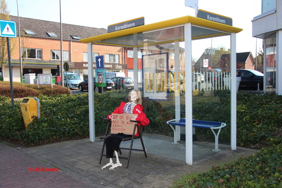 2019-04-01___op_de_bus_kan_je__bijna__eeuwig_wachten__5_ab