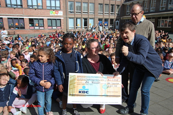 2019-04-25_overhandigen_cheques_st_antonius__10_ab