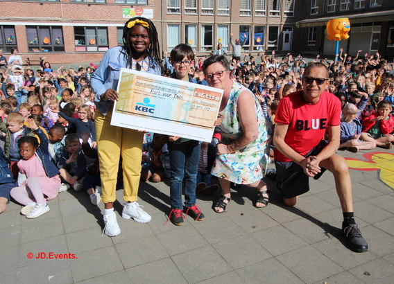 2019-04-25_overhandigen_cheques_st_antonius__16_ab