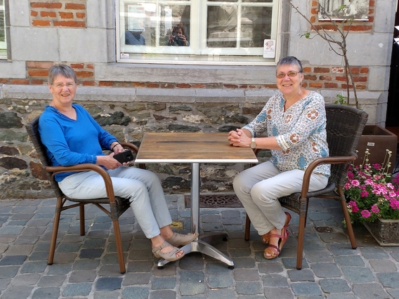 Wandelen_in_halle_sterke_vrouwen_mia_stoffels_en_marie-jos__e_peetroons