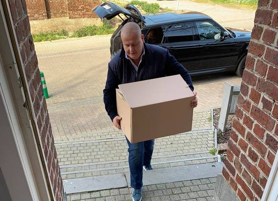Lions_ninove_schenkt__laptops_aan_kwetsbare____002_a