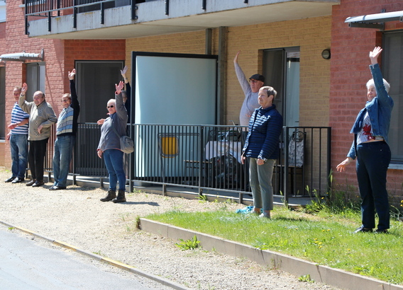 2020-05-15___beweegsessies_aan_balkons_serviceflats__44_a