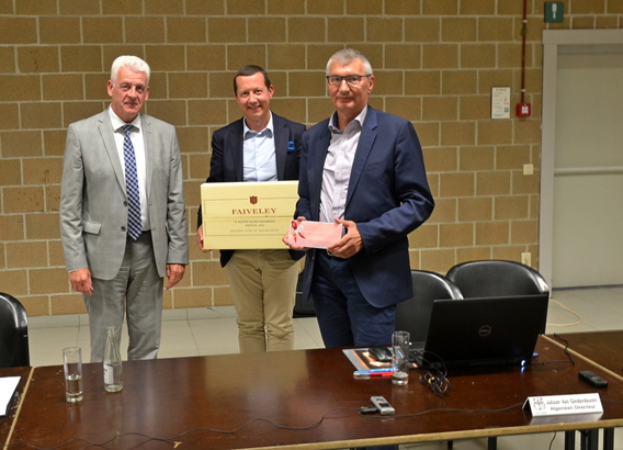 Laatste_gemeenteraad_juliaan_van_ginderdeuren__002_ab