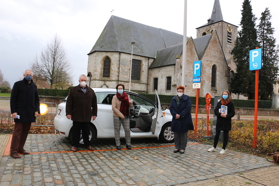 Pepingen_neemt_eerste_elektrische_deelwagen_in_gebruik_foto_2