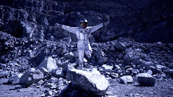 Dancing_on_the_moon